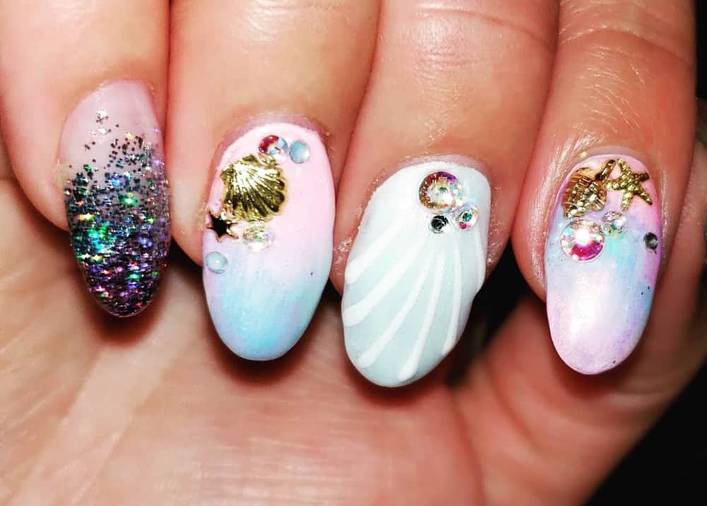 nail design with mermaid