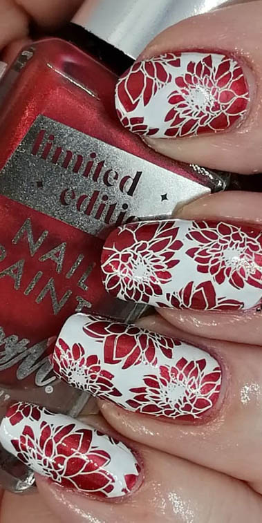 Red Nails with Flowers