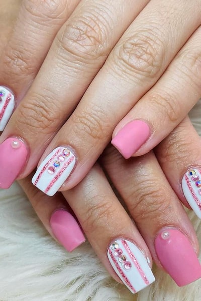 Perfect Match With Matte Pink and White Nails