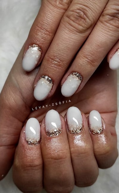 24 Gorgeous Rose Gold Nail Designs will have your mouth watering. From a simple gold nail with a hint of glitter, to a metallic rose design that is perfect for the upcoming holiday season. This post showcases some of the best designs from around the internet with photo of completed designs. #rosegoldnails #rosegoldnailart #rosegoldnaildesigns #rosegoldacrylicnails