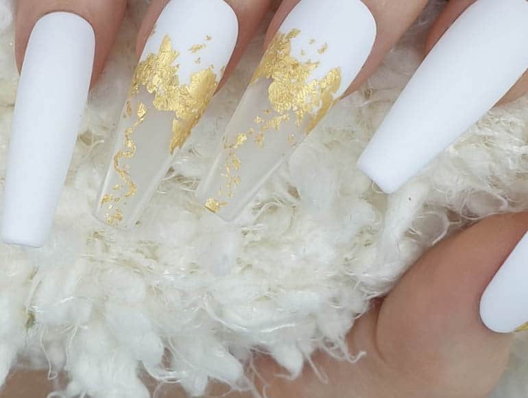27 Fabulous White and Gold Nails That Are Already Getting Us Excited |  Polish and Pearls