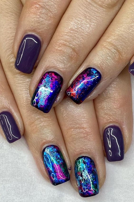 Short Nails with Many Color Foils