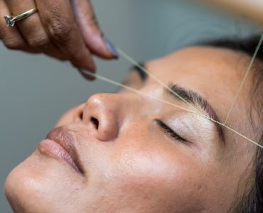 does eyebrow threading cause breakouts