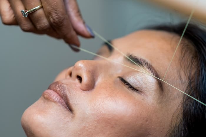 does eyebrow threading cause breakouts