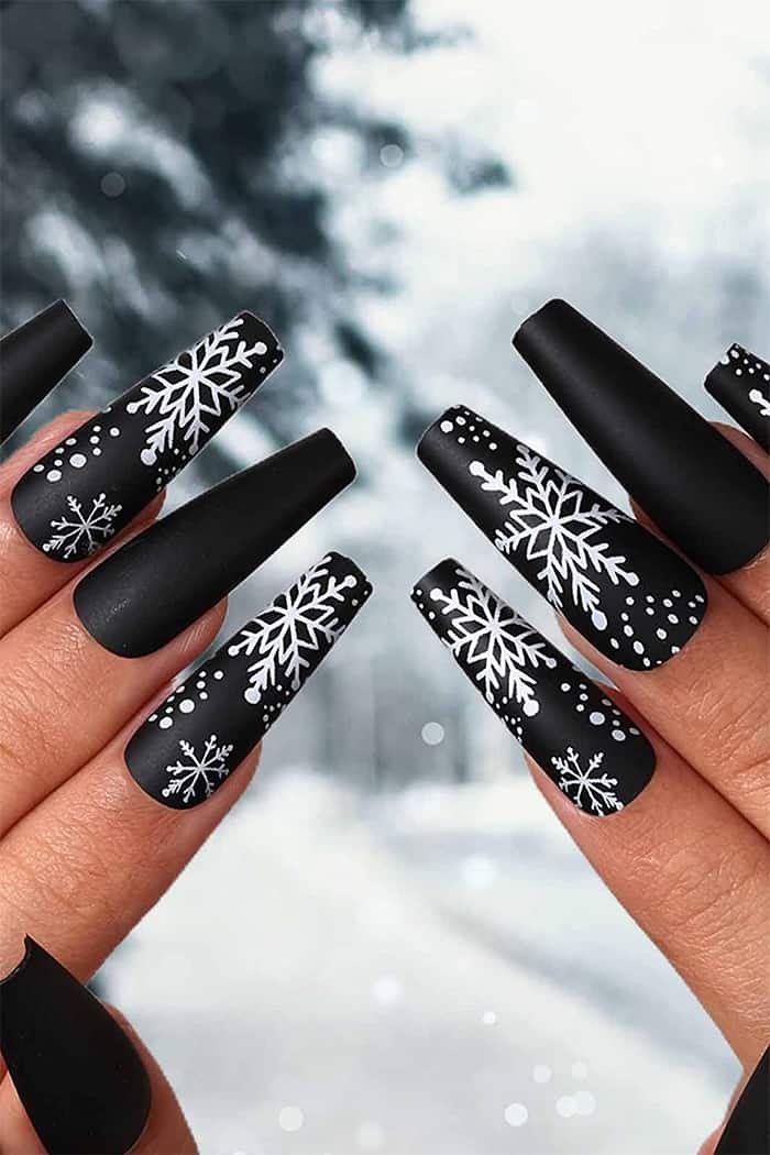 Festive Christmas Nails to Get You in The Holiday Spirit!