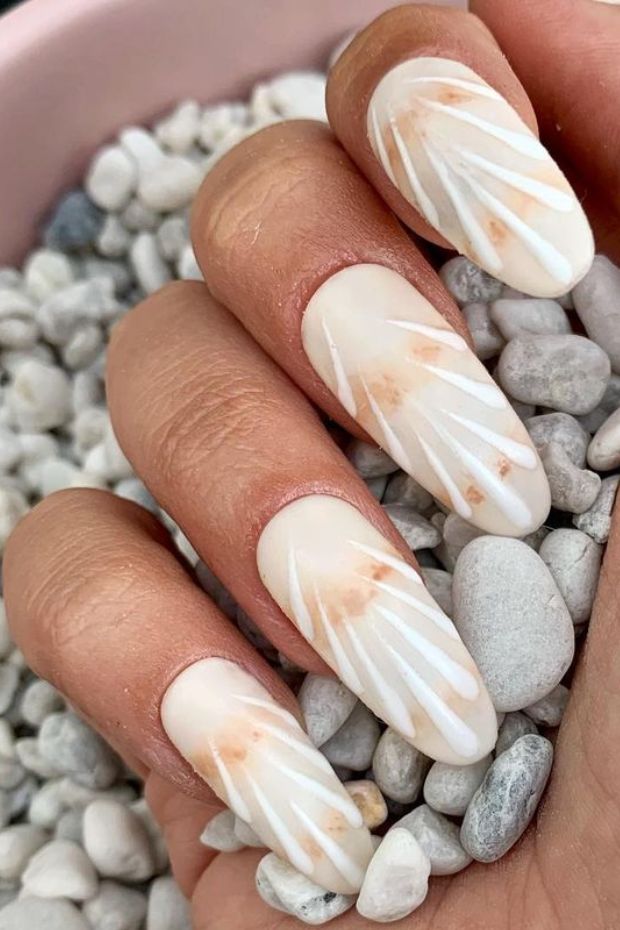 12 Seashell Nail Designs to Bring the Beach to Your Fingertips - 9