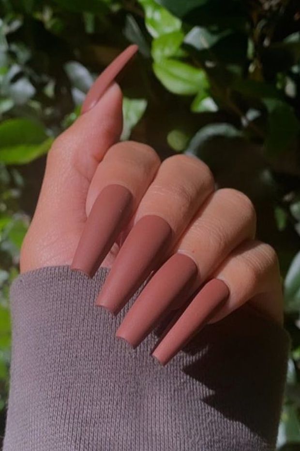7 Nail Colors That Capture the Essence of Autumn - 14