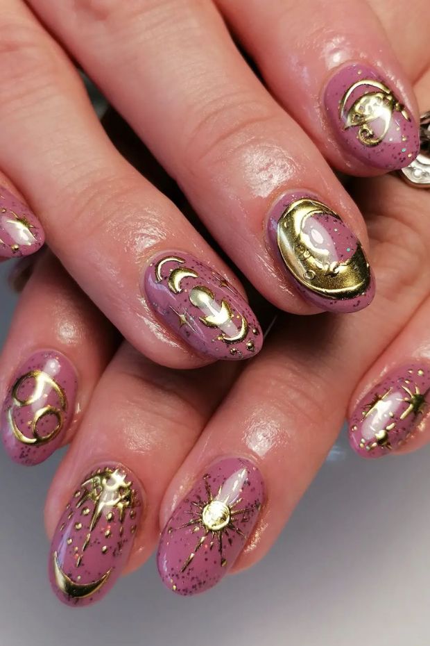 Shining in the celestial nail trend. Embracing the perfect balance of Sun and Moon vibes with this golden nail art