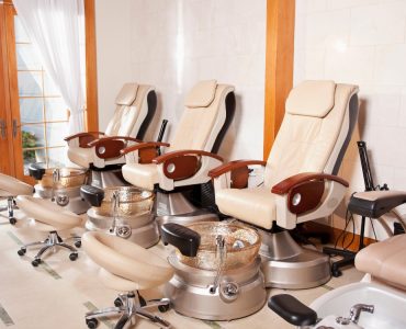 Factors to Consider When Choosing the Right Nail Salon