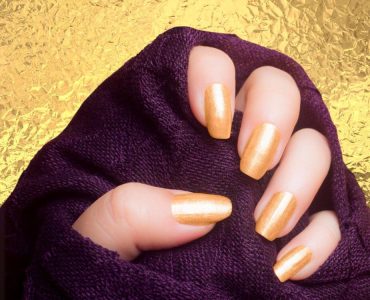 Check out our collection of 25 classy and elegant gold nail designs! From subtle glitter accents to intricate patterns, these ideas will add a touch of glamour to any occasion. #goldnails #glitternails #elegantnails #nailartinspiration