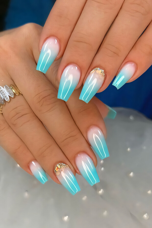 Blue and white gradient nail art