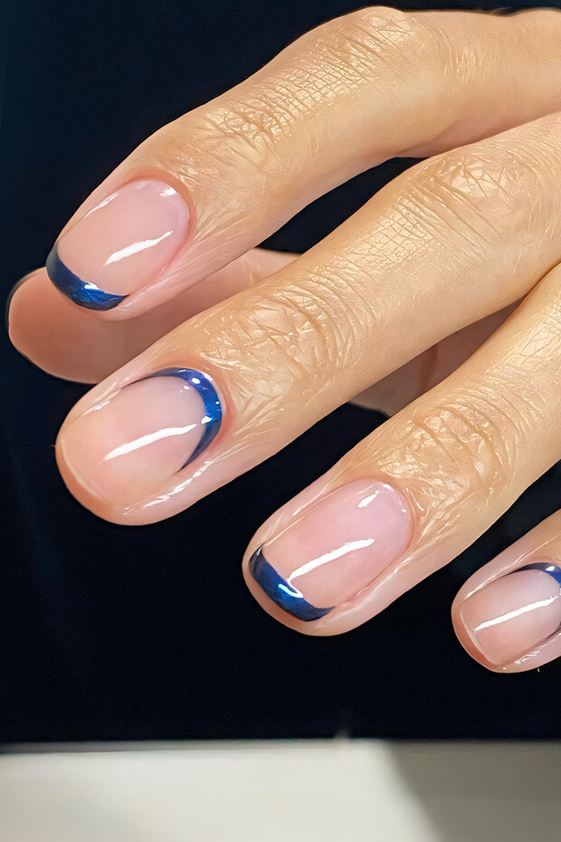 Blue ombre effect on nails