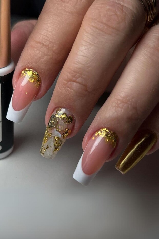 Gold and white marble pattern nail art design