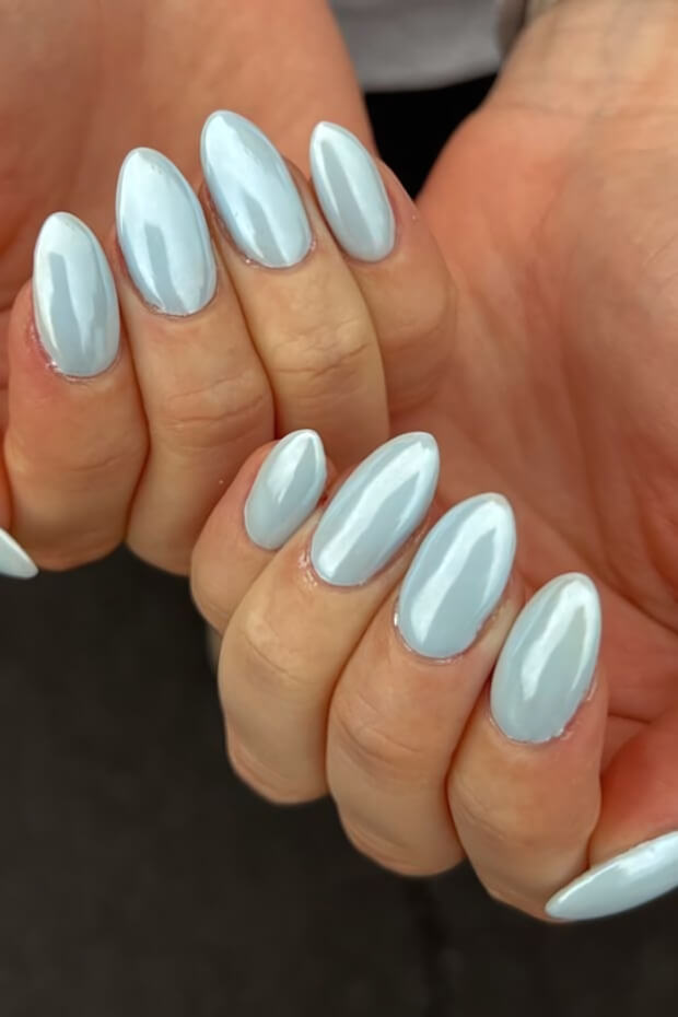 Shiny light blue gradient nail design