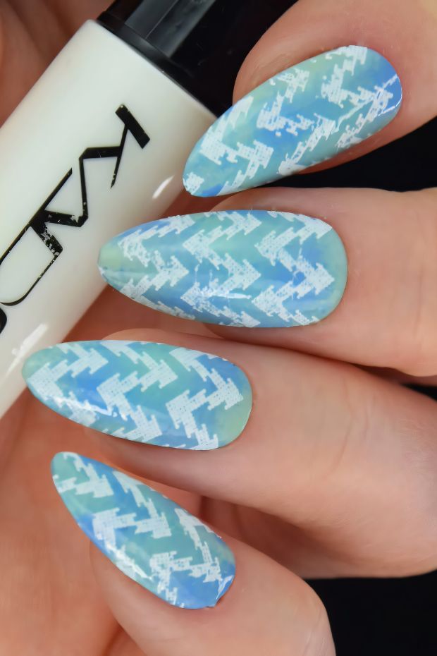 Winter nails with a snowy tree design in blue and green shades for a cozy seasonal look.