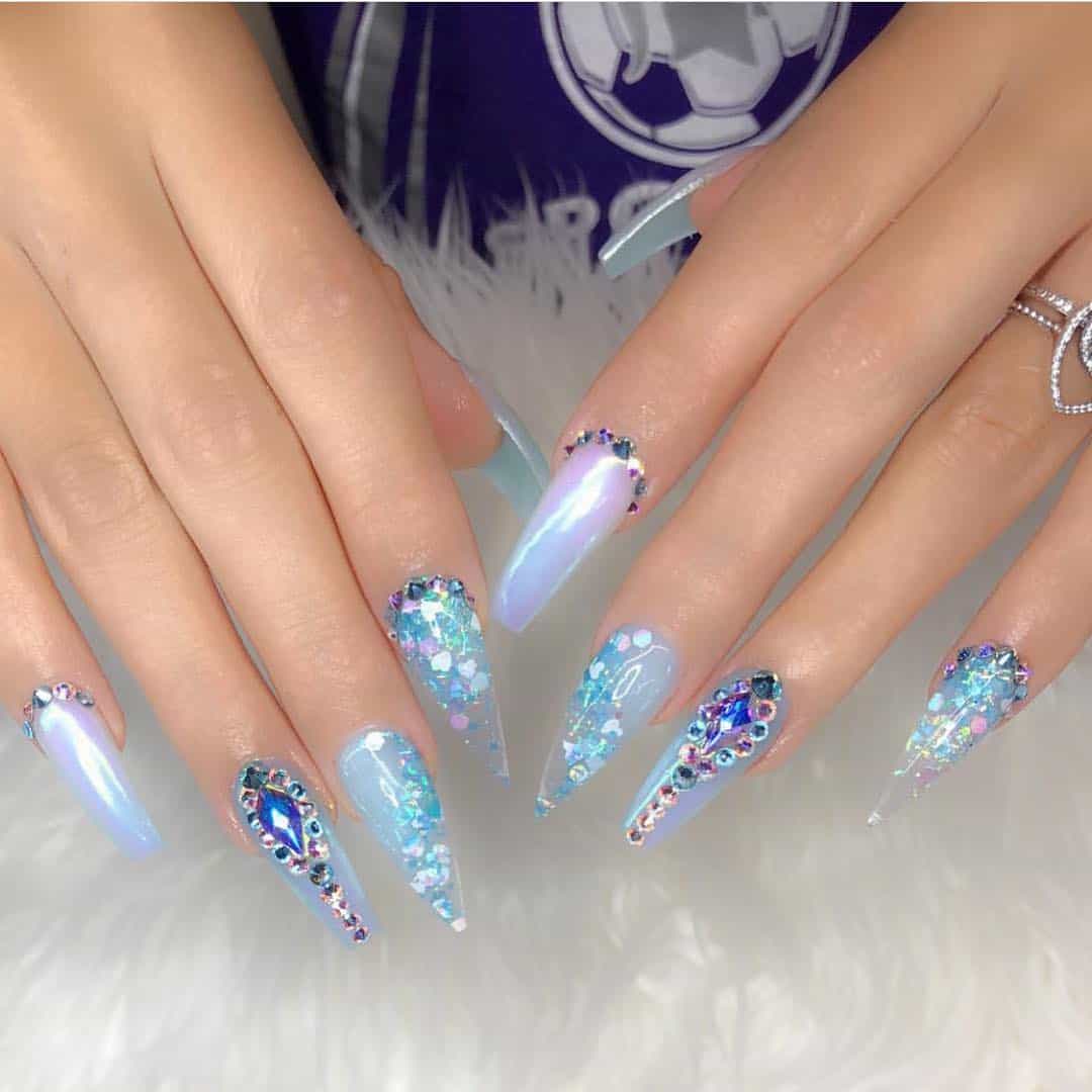If you have a short attention span and want to try a new nail design every day, acrylic nails are a good option. These designs will surely make your nails stand out from the crowd with their stylish, yet unique looks. Check them all out! #nailart #acrylicnails #naildesigns
