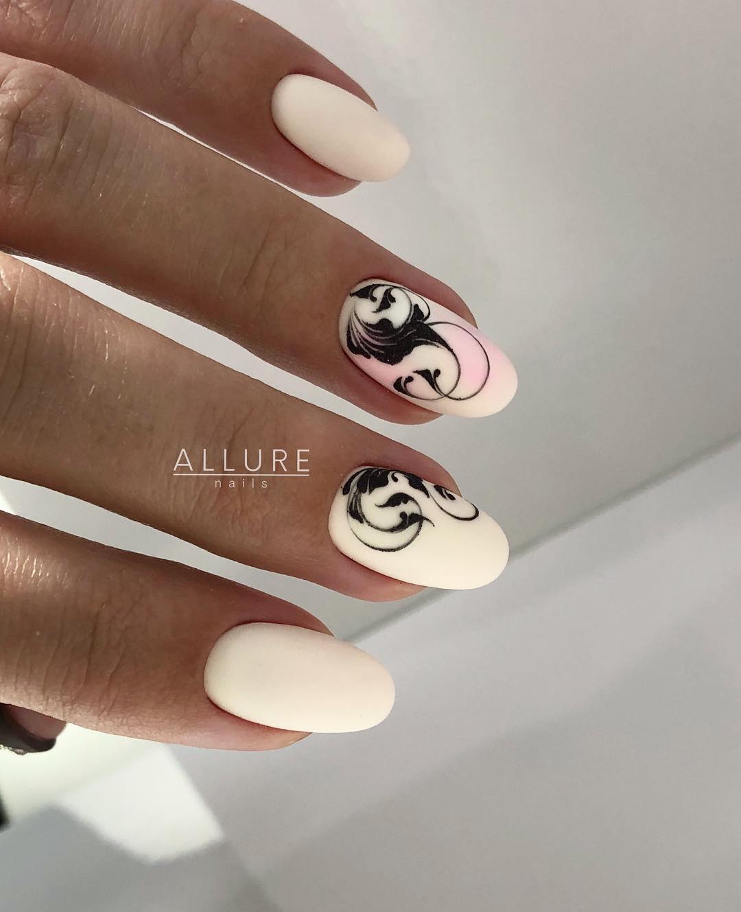 32 Extraordinary White Acrylic Nail Designs to Finish Your Trendy Look - White Oval Acrylic Nails